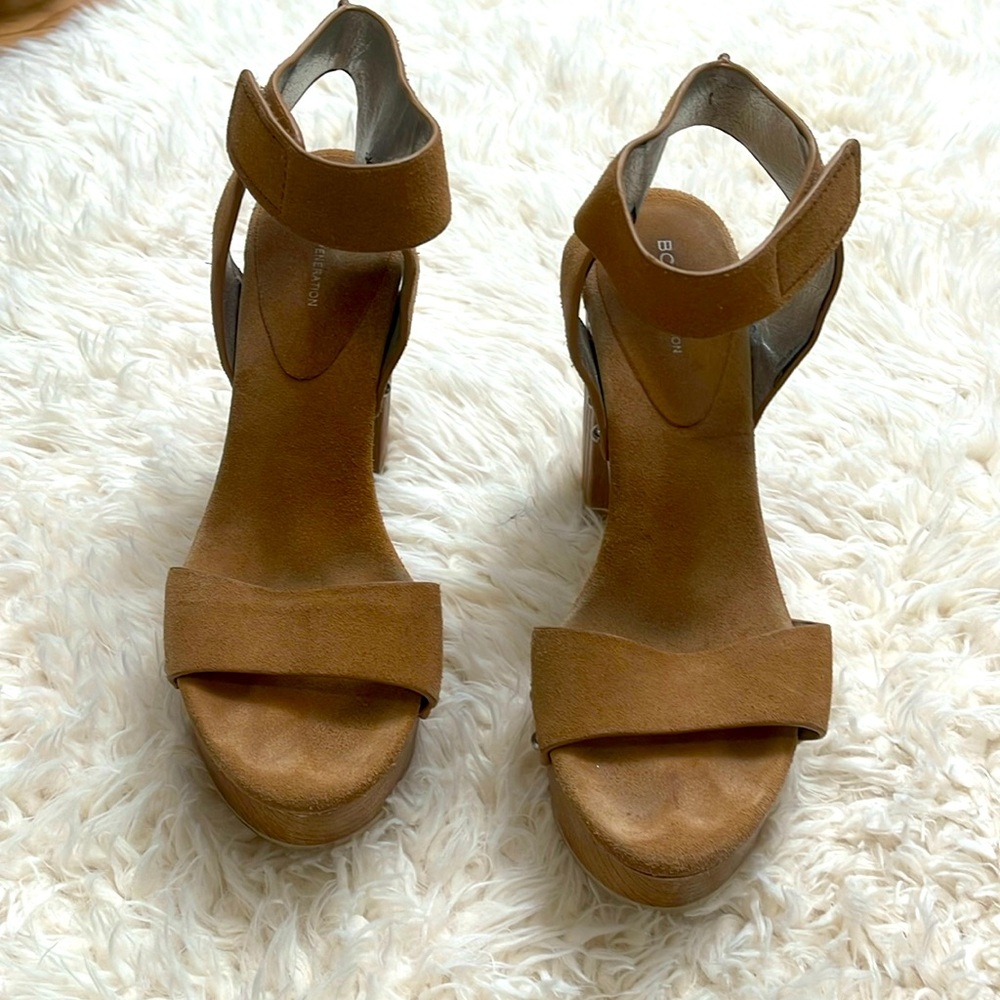 BCBGeneration Tan Suede Platform Heels – Size 8